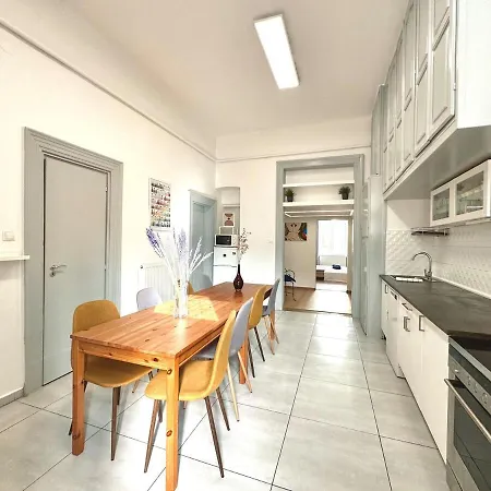 On - Spacious 3br דירה *