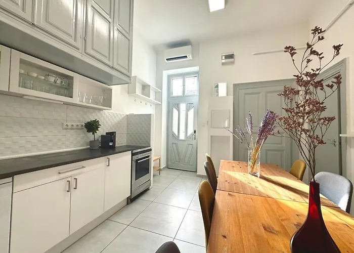 On - Spacious 3br Lejlighed