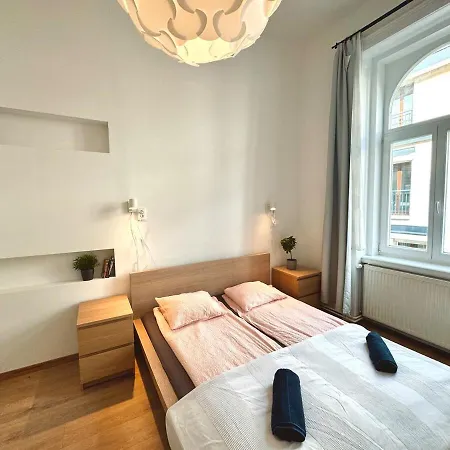 Apartment On - Spacious 3br Budapest