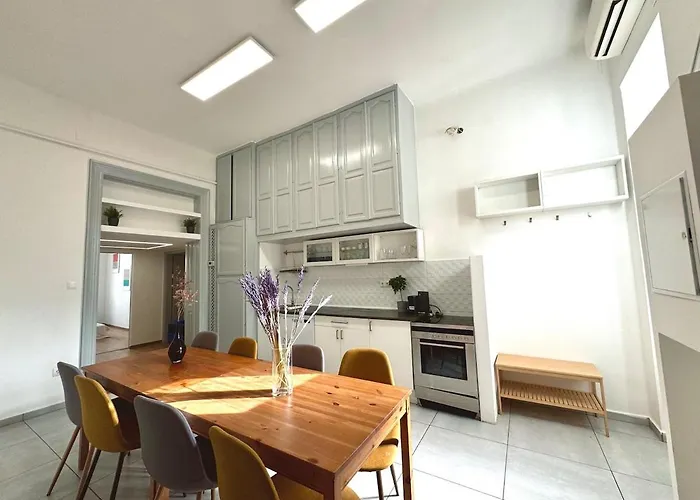 On - Spacious 3br דירה